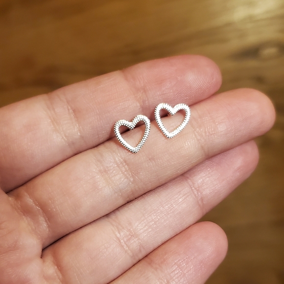 NWOT 925 Sterling Silver Heart Stud Earrings - Picture 2 of 5